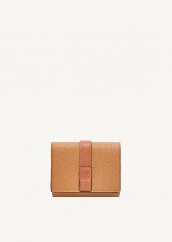 SMALL TRIFOLD WALLET IN GRAINED CALFSKIN - BLACK