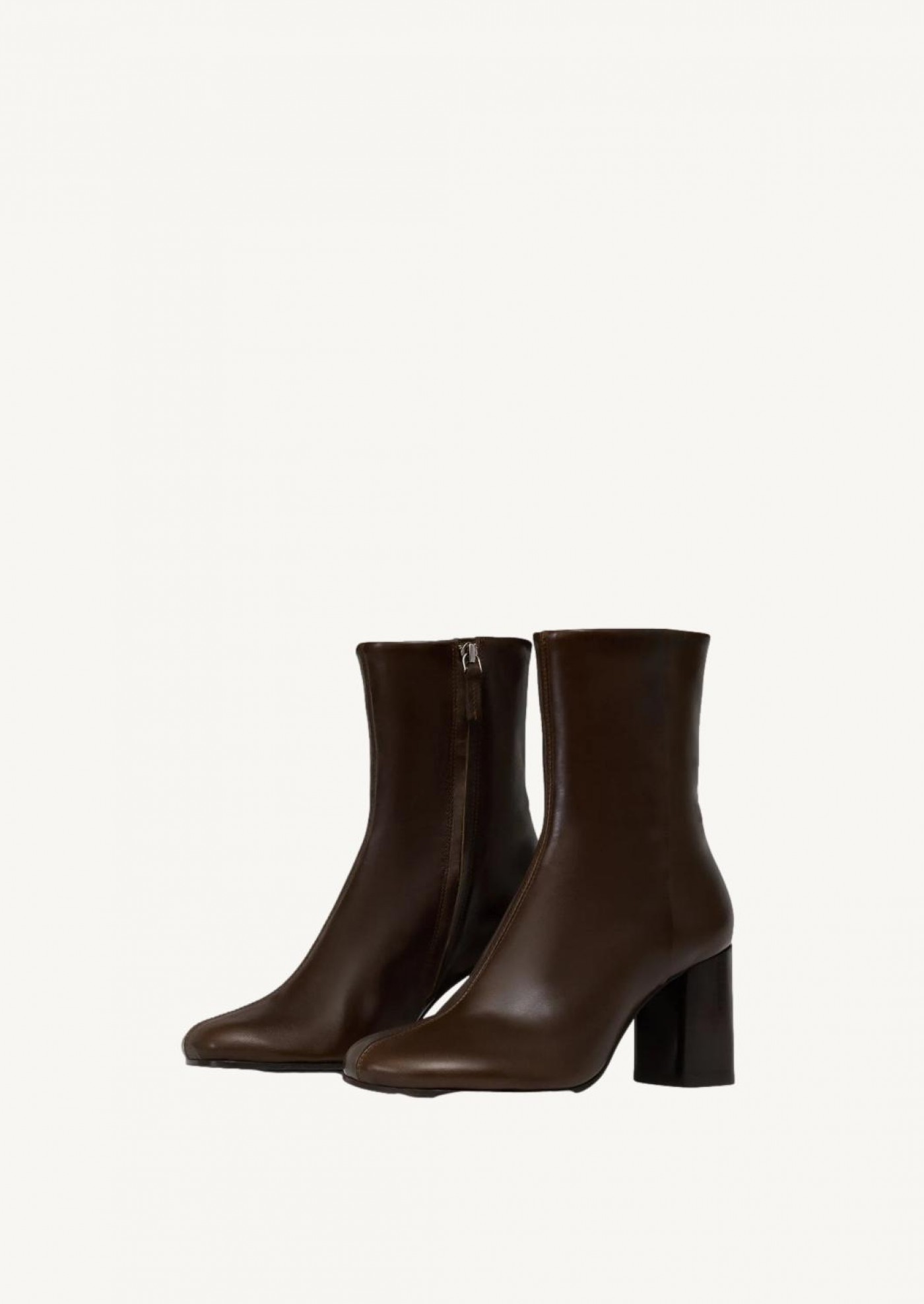 Anatomic boots with brown heel