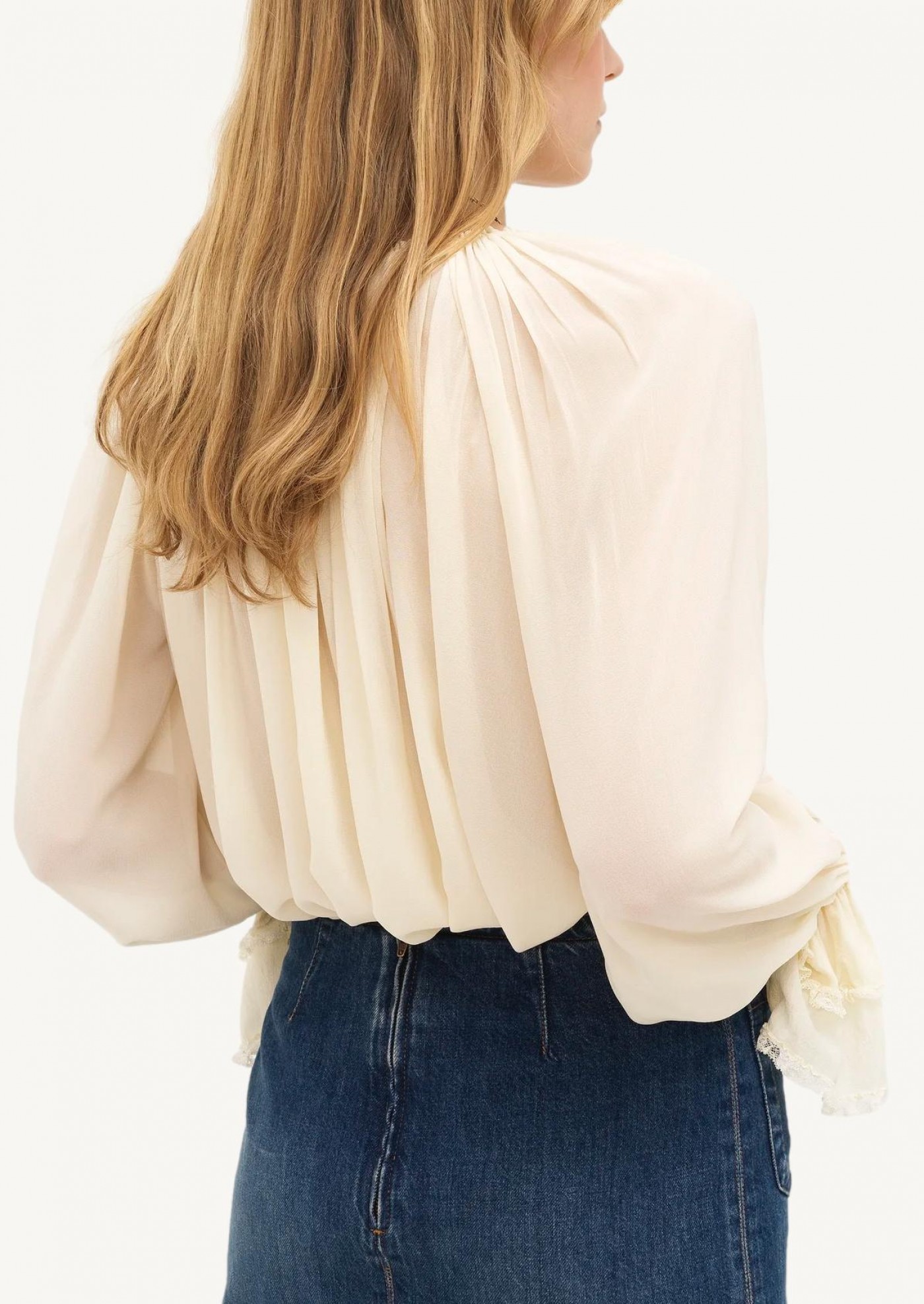 Ruffled top in white silk georgette