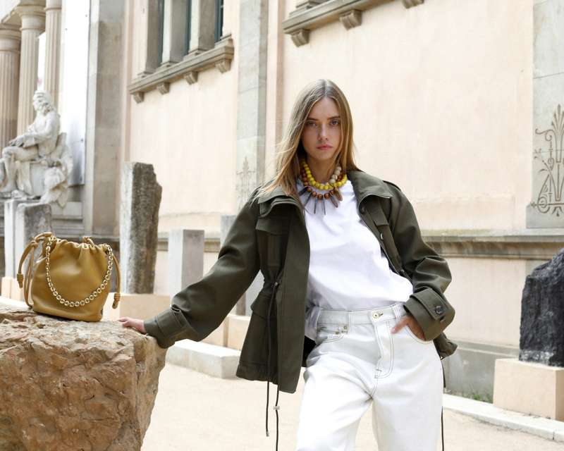 Mesdames, le nouveau vestiaire Loewe vous attend sur Département Féminin. Rendez-vous dès maintenant en bio.⁠
⁠
#loewe #vestiaire #look #ootd #mode